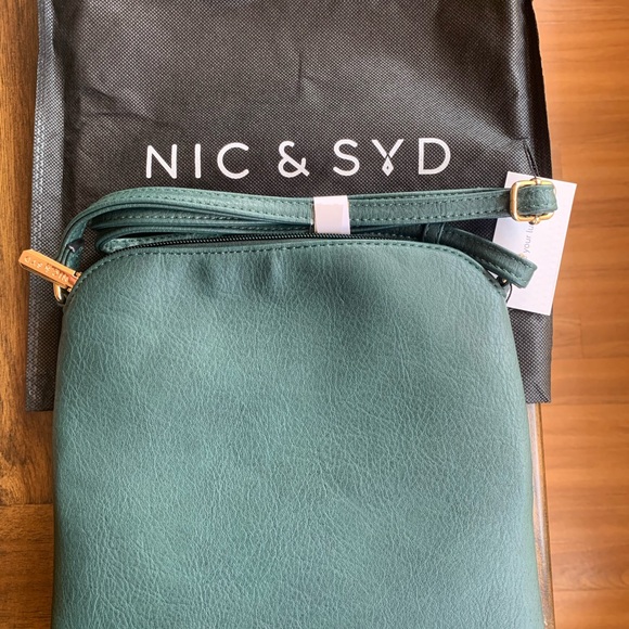 Crossover bag with adjustable straps zippered pocket on the front - Picture 6 of 6